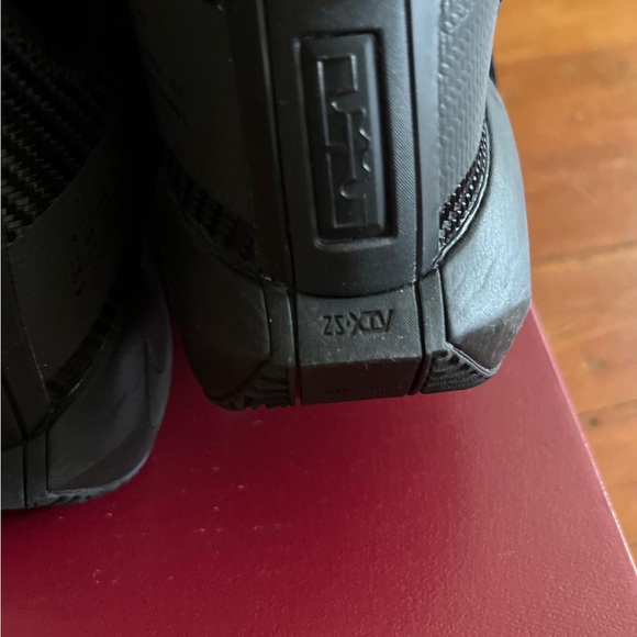 Nike LeBron James Soldier XIV 14 Triple Black Blackout Size 9 New - Picture 8 of 14